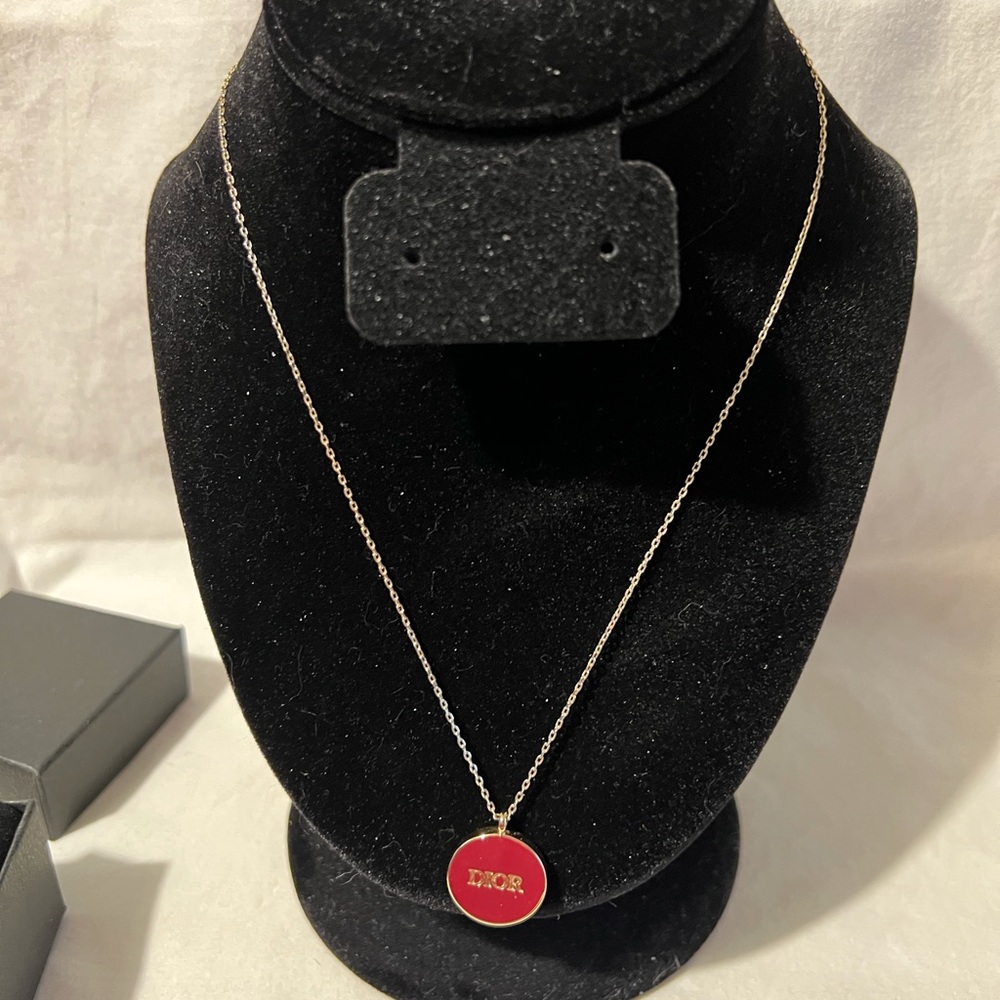 🌟NIB🌟 DIOR J’adore Gold Perfumed Ceramic Medallion Necklace 16” - Picture 5 of 8